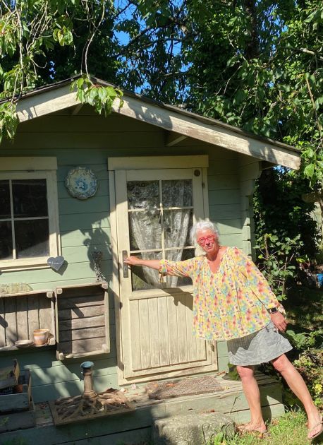 Lili fait découvrir son jardin
